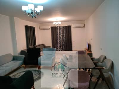 لإيجار المفروش الفاخر: شقة 3 غرف (غرفة ماستر) بـ "أسانسير ونت" بجوار مزار Luxury furnished apartment for rent: 3 bedrooms (1 master bedroom), 2 bathro