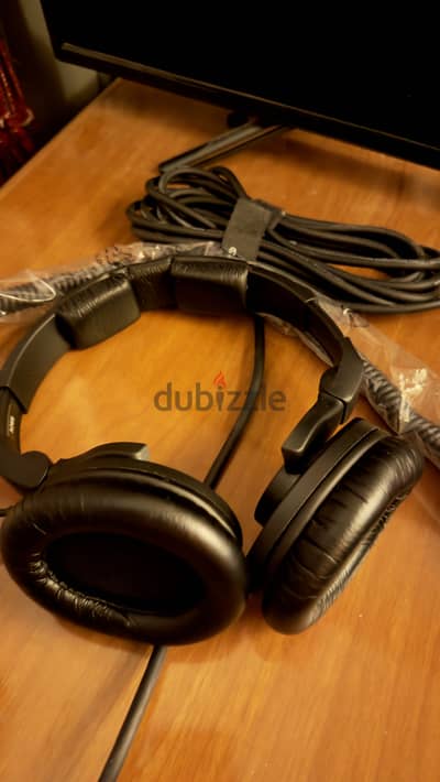 سماعه سنهايزر Sennheiser HD 280 Pro كسر زيرو بالعلبة والكيس