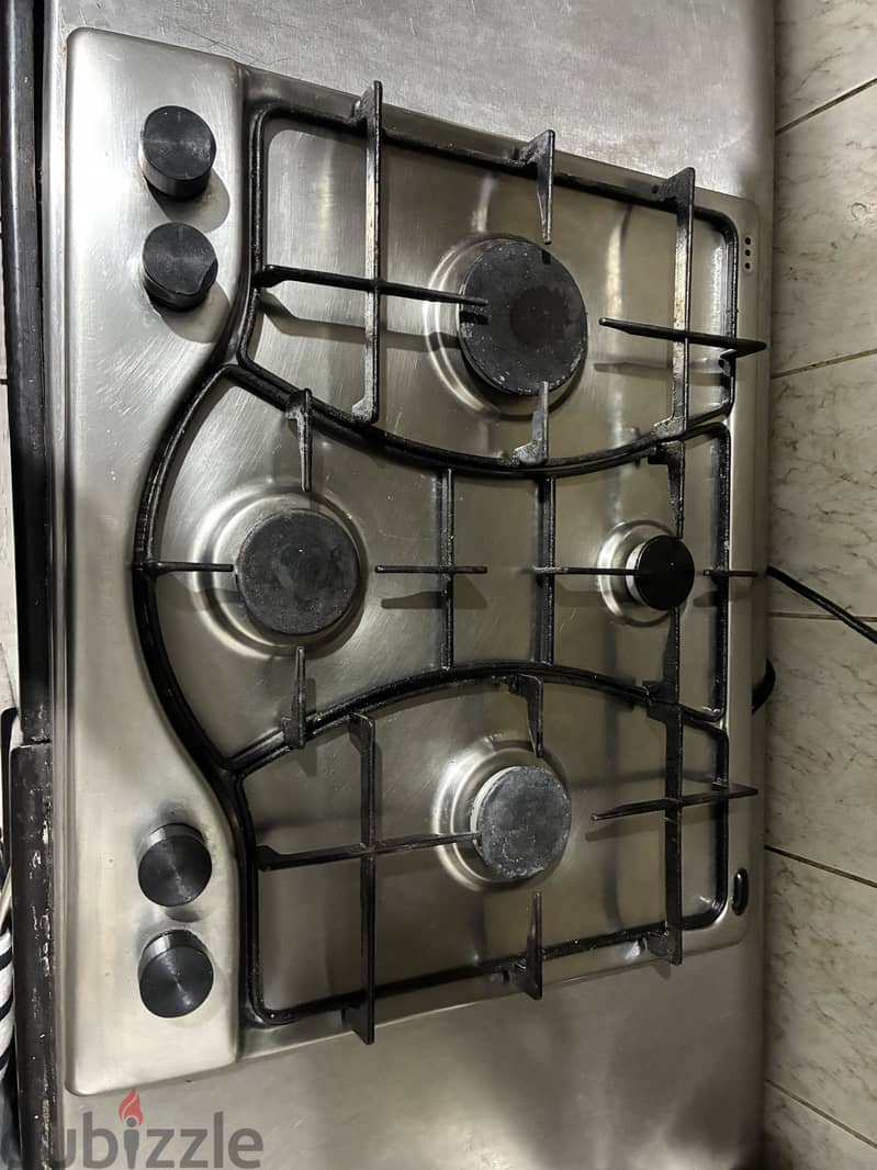 Ariston built in 4 burners 1