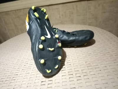 جزمه كره Nike مقاس 39.5 بحالة ممتازة