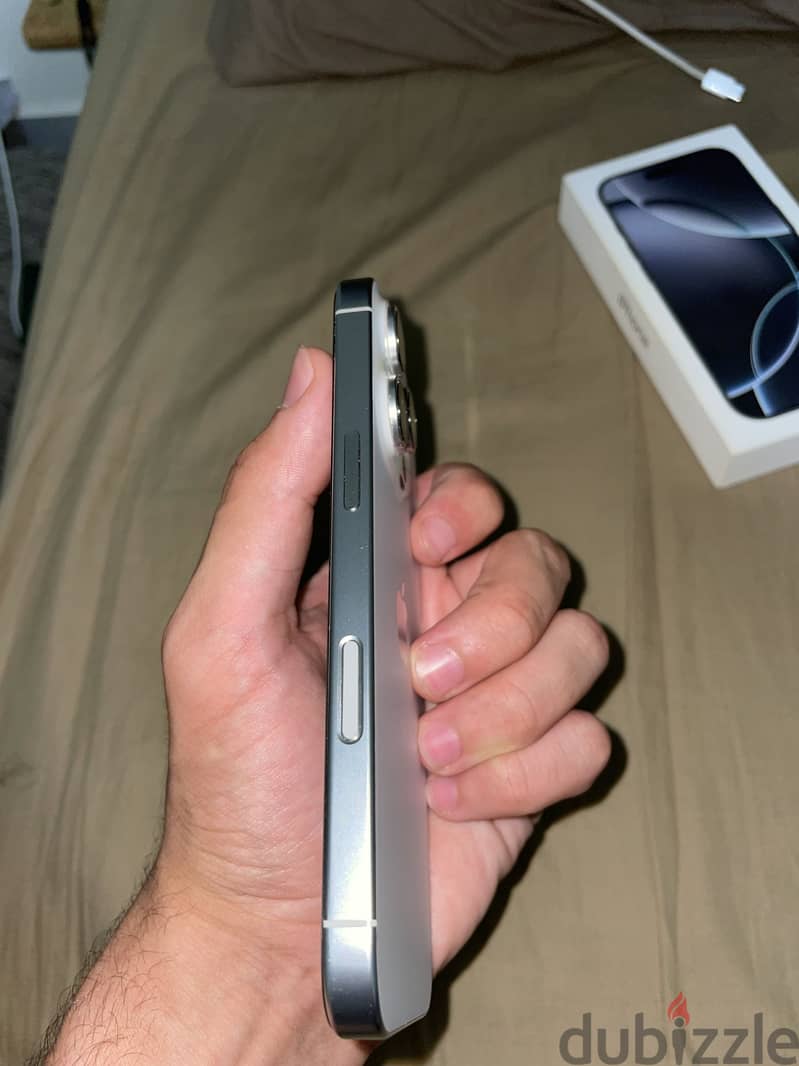 Apple - iPhone 16 Pro 4