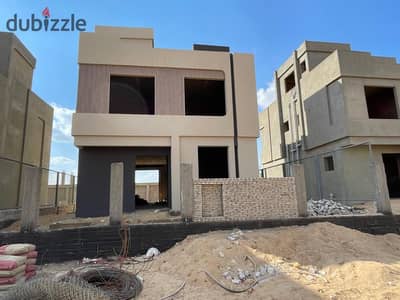 فيلا مستقلة بحمام سباحة خاص في كمبوند زايد جرينز 4 في قلب الشيخ زايد