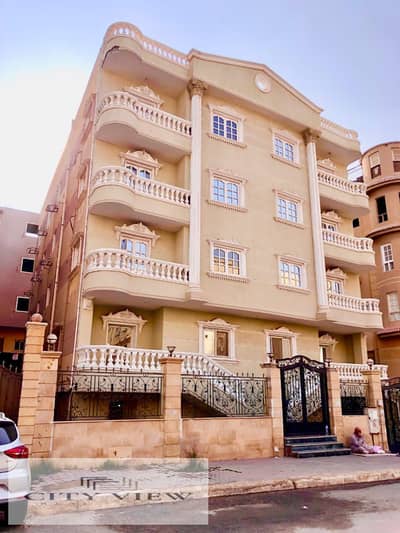 فرصه استثماريه مميزه للبيع عماره في الحى الاول مجاوره 8 عند الجامعة نوال الدجوي مساحه 485م