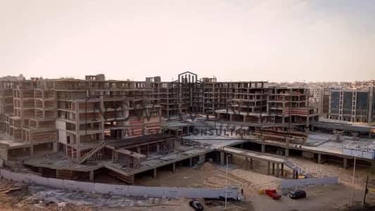 محل للبيع 248 متر في الجولدن سكوير على شارع رئيسي