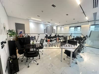 مكتب بإطلالة مميزة وقريب من كل الخدمات في hyde park new cairo