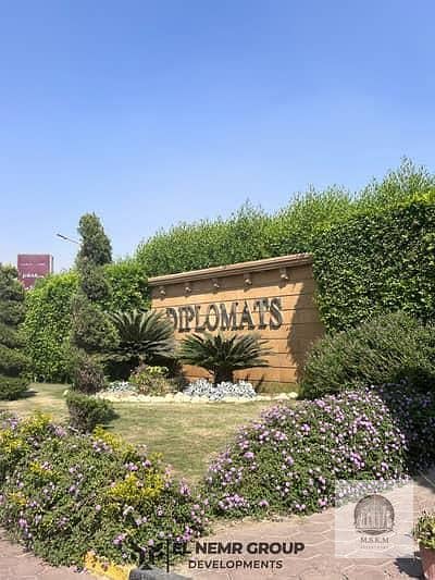 Basement for sale in the Diplomats Compound, inside a villa with a private entrance, 240 square meters + 150 square meters garden, at a bargain price