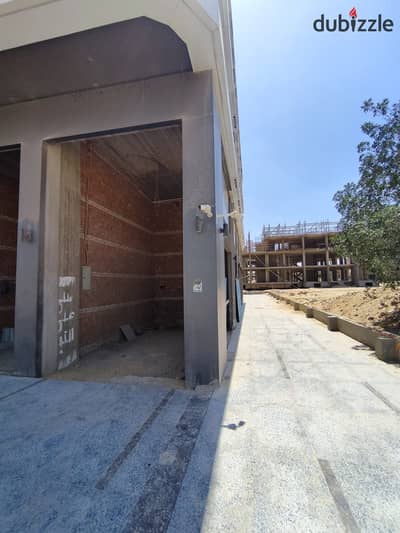 Commercial store facing 29 square meters - height 6 meters - external area 14 meters - facade on the main street - Jara Plaza Mall in front of the high-speed train and the green river