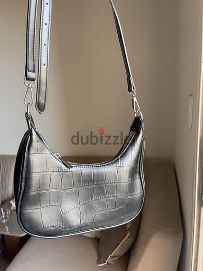 Elegant black croc-embossed leather bag