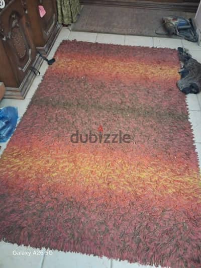 سجاد وكراسي  يامبو للبيع لعدم  الحاجة