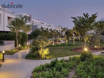 Immediate delivery apartment at an attractive price in front of New Giza, view of the pyramids