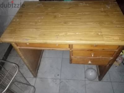مكتب خشبي