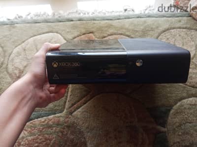 Xbox 360 E comes with kinetic and games (doesn't have controller)