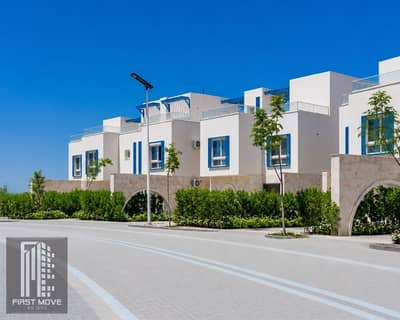 Town House  بأقل سعر في السوق وكاملة التشطيب بالارضييات واستلام قريب جاهزة للمعاينة للبيع بأميز لوكيشن في راس الحكمه بقرية نايا Naia
