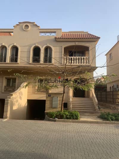 فيلا توين هاوس للبيع بكموند فيللينو القاهره الجديده موقع متميز امام بوابه ٦ الرحاب خلف مول ذا كورنر . استلام فوري نصف تشطيب