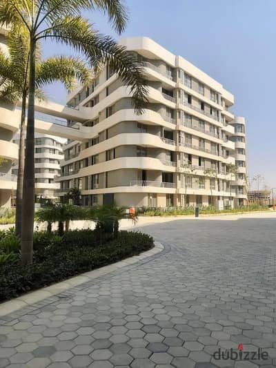 Ground floor apartment with garden for sale from Tatweer Misr in Bloomfields compound in the heart of Mostakbal City, which is distinguished by its mo