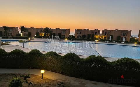 شاليه للبيع استلام فورى بفيو مميز علي البحر وحمام السباحة في إمباير ريزورت – العين السخنة