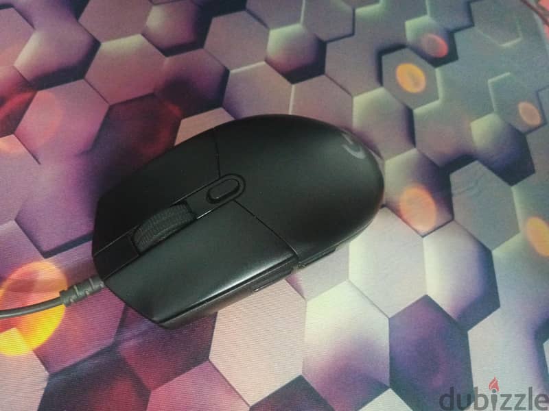 G102 LIGHTSYNC Gaming Mouse 1