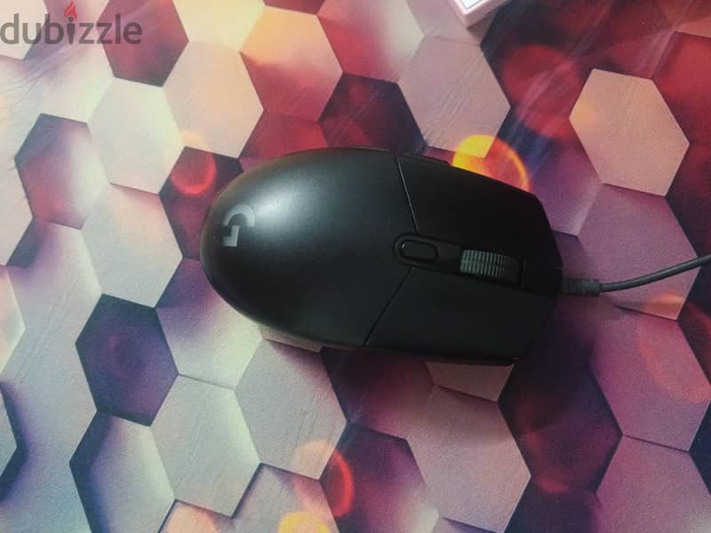 G102 LIGHTSYNC Gaming Mouse 2