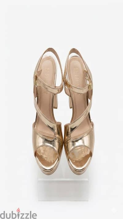 Gold heels- كعب ذهبي
