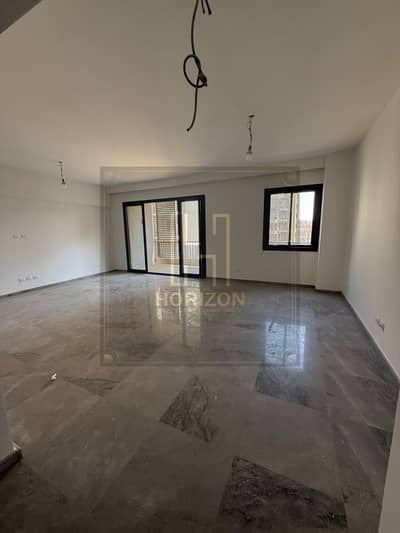 شقه 210م نص مفروش بالاجهزة للايجار فى كمبوند ديستريكت 5 مراكز apartment for rent in District 5 Compound by Marakez