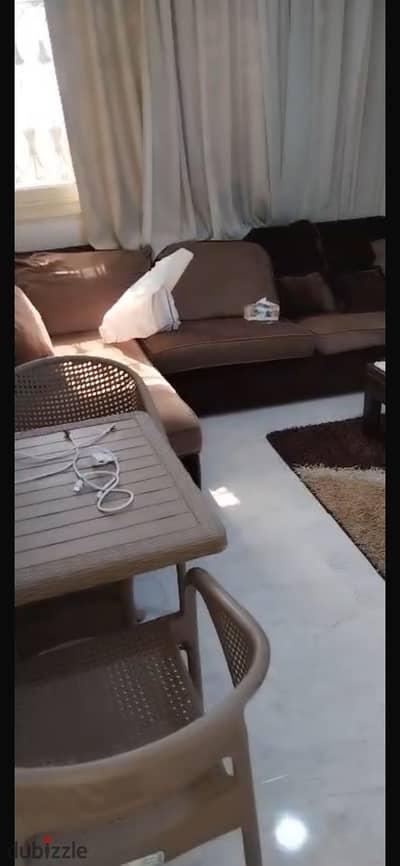 روف للايجار في بفرلي هيلز