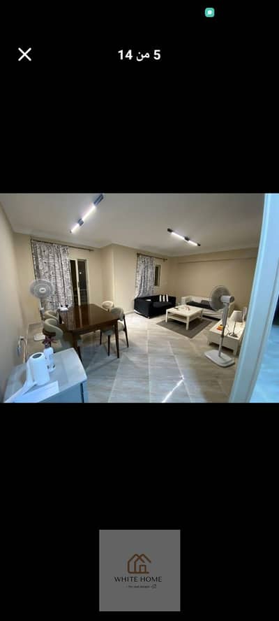 شقة مفروشة و مكيفة بالكامل للإيجار في كمبوند دار مصر الأندلس، بموقع متميز بجوار Hyde Park والجامعه الامريكيه