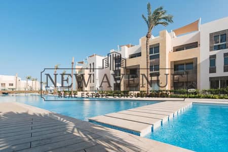 شالية دور ثاني قريب جداً من البحر مفروش بالكامل للبيع في مانجروڤي الجونة Mangroovy El Gouna