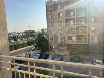 شقة للبيع في مدينتي بــالـB11   96 مـ- دور ثـانـي  تـشـطـيـبـات سـوبـر لـوكـس مـوقـع مـتمـيـز جدا امـام سـتـريـب مول