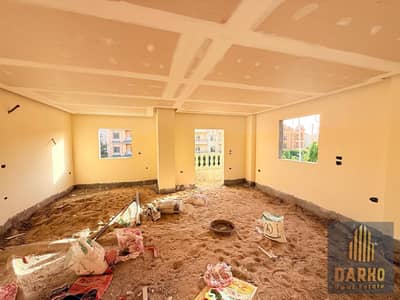 شقة لقطة ١٨٥ بأفضل مجاورات غرب سوميد  ٤/٣ تشطيب بجوار جامعة مصر ومول العرب استلام فوري بعداد الكهرباء دور اول جهة البحري من الفيلا فرصة