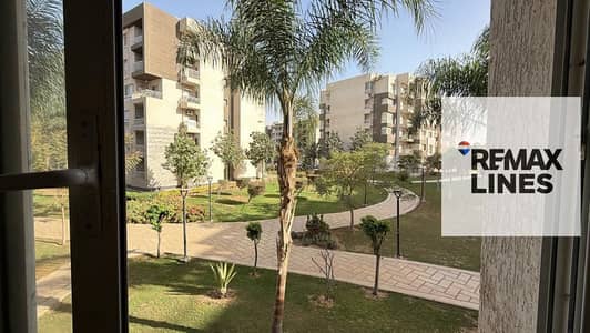 A unique snapshot in B12 – Group 125, a direct view of the largest completely untouched park, behind the mosque and service complex, 4 bedrooms + living room and 3 bathrooms, a rare location and a strong opportunity for luxury living.