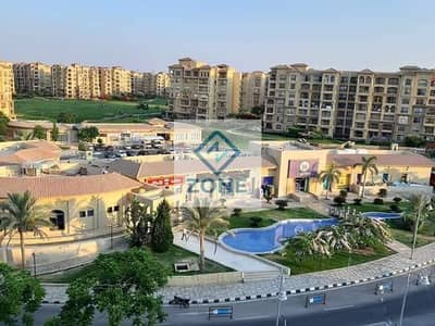 Apartment for sale in Madinaty, 135 sq m ground floor with a 45 sq m garden, open street view, steps from Metro Market and Arabesque Mall, at a bargai