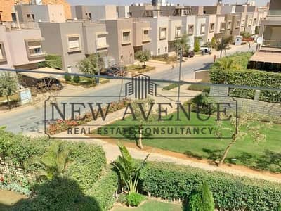شقة كاملة التشطيب بموقع مميز جاهزة للسكن في VGK - Village Gardens Katameya من Palm Hills، بإطلالة رائعة على اللاندسكيب وتشمل المطبخ.
