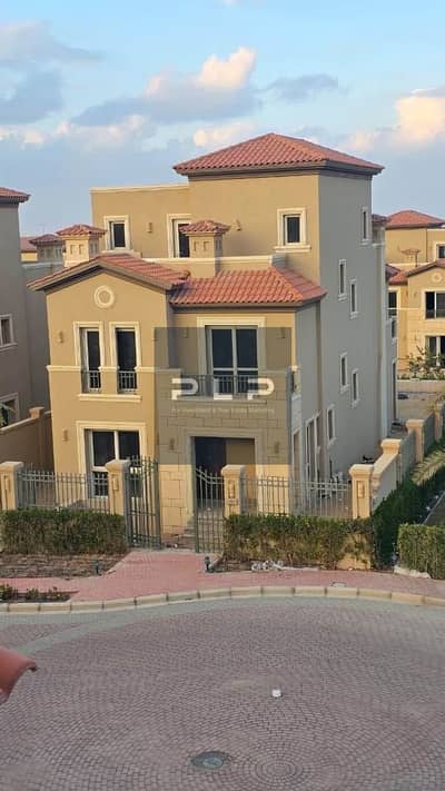 بسعر لقطه استلم توين هاوس Classic style وبحري  كمبوند بالعاصمه الاداريه   كموند لافيستا سيتي - la vista city