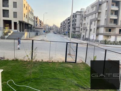 شقة للبيع بسعر مميز أرضي بجاردن في كمبوند جامعة القاهرة – وصلة دهشور مباشرة استلام فوري