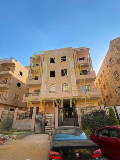 Apartment for Sale in Al Andalus 2, 5th Settlement  185m | 3rd Floor (Elevator)  3 Bedrooms + 2 Baths  Private Meter  Price: 4,300,000 EGP