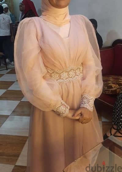 فستان سواريه يخطف الأنظار ويجعلك نجمة اي مناسبة