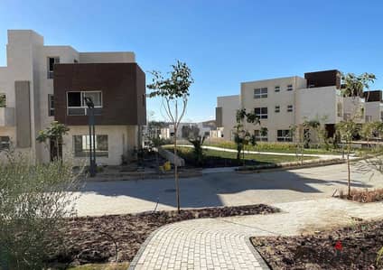 Villa 6 bedrooms ready to move in Soleya compound October facing New Giza Joulz Palm Hills near Sheikh Zayed