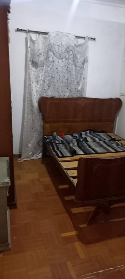 سرير حالة جيدة جدا خشب زان اصلي متين