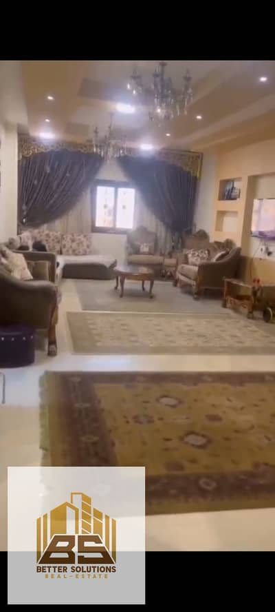 شقه للبيع بتشطيب فاخر جدااا موقع مميز في العبور الحي الخامس