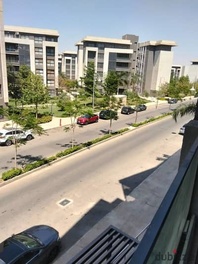 فرصه للايجار بمدينتي ١٣٠ موقع مميز بها مطبخ جاهزه للسكن موقع مميز