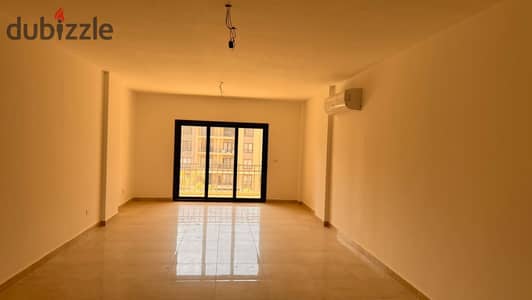 شقة للإيجار في فيفث سكوير مراسم