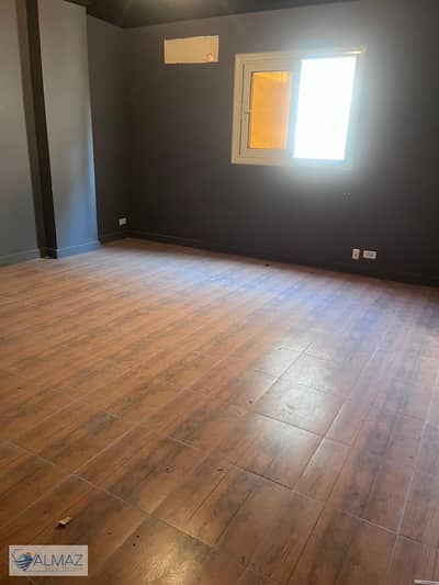 Unfurnished 230 sq m apartment for rent, suitable for administrative use, with air conditioning, in Al Banafseg 9 Villas, First Settlement, near main