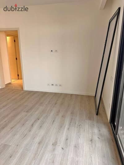 Fully finished Apartment with roof for sale in Vye