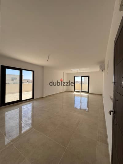 شقة سكاي لوفت للإيجار في فيفث سكوير مراسم
