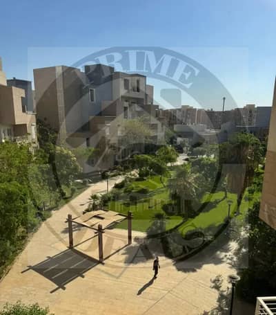 شقة فاخرة في مدينتي، القاهرة الجديدة. منطقة B8، قانون الإيجار الجديد (يتم تحديد نسبة الزيادة السنوية حسب القانون). الدور الثالث يطل على جاردن، مساحة ك
