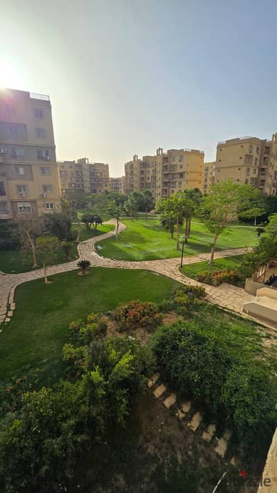 مدينتى شقه للايجار 92 متر تشطيبات خاصه الb6 مجموعه 65