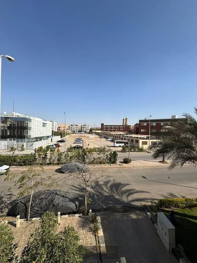 شقة للبيع في الحي الثامن – الشيخ زايد (المجاورة الرابعة تشطيب فندقي Ultra Super Lux من شركة The One تكييفات سبليت Carrier أجهزة منزلية LG