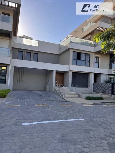 Duplex for sale, 300 meters, in Sodic Villette, Fifth Settlement, at the lowest price in the compound. Double view landscape. Ready for viewing.