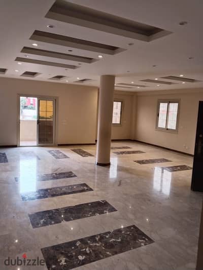 Administrative apartment for rent at a bargain price in West Sumid, neighborhood 11, five minutes from the 26th of July axis, second floor, consists of four rooms, three bathrooms, and two receptions, area 300m, includes natural gas and internet.