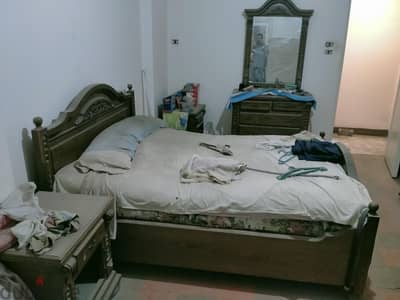 اوضه نوم سرير كبير و واثنين دولاب ومرايا واثنين كومودينو